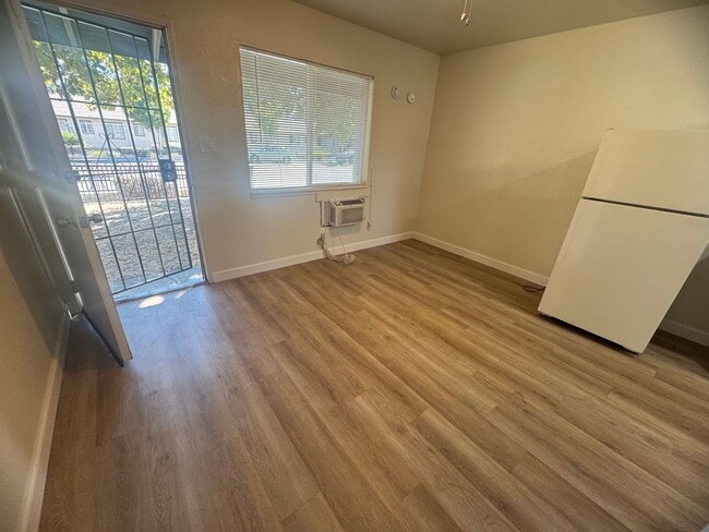 Photo - Remodeled Studio Near Sutter Park & Tower ... Unidad C