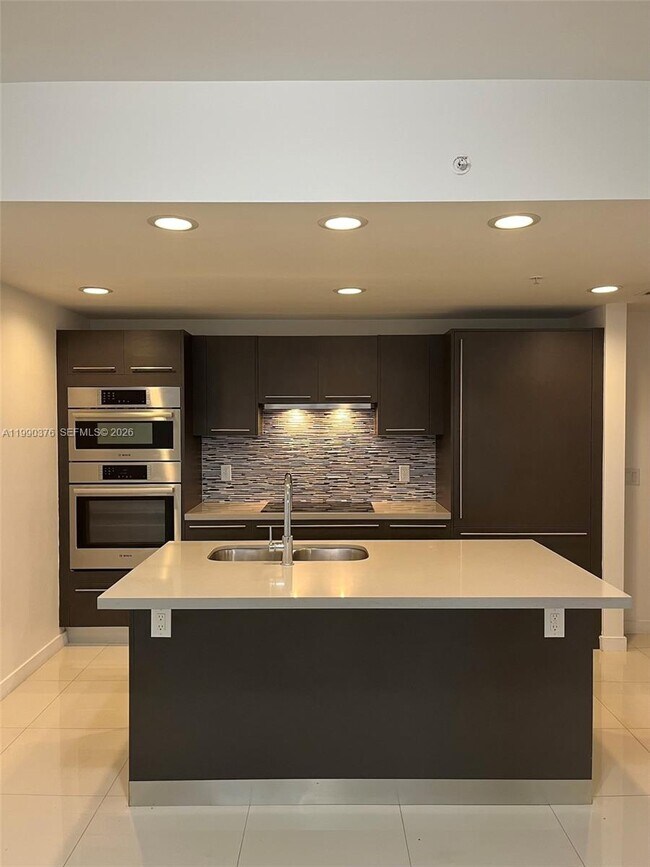 Building Photo - 7661 NW 107th Ave Unit 706