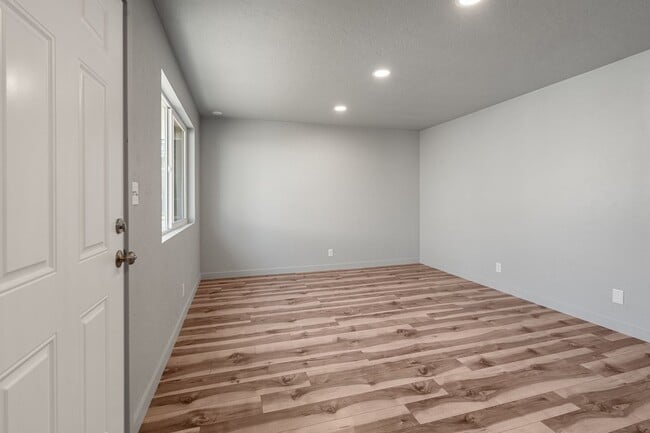 Photo - 1028 W 11th St Unit A