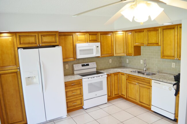 Photo - 5220 Las Verdes Cir Unit 211