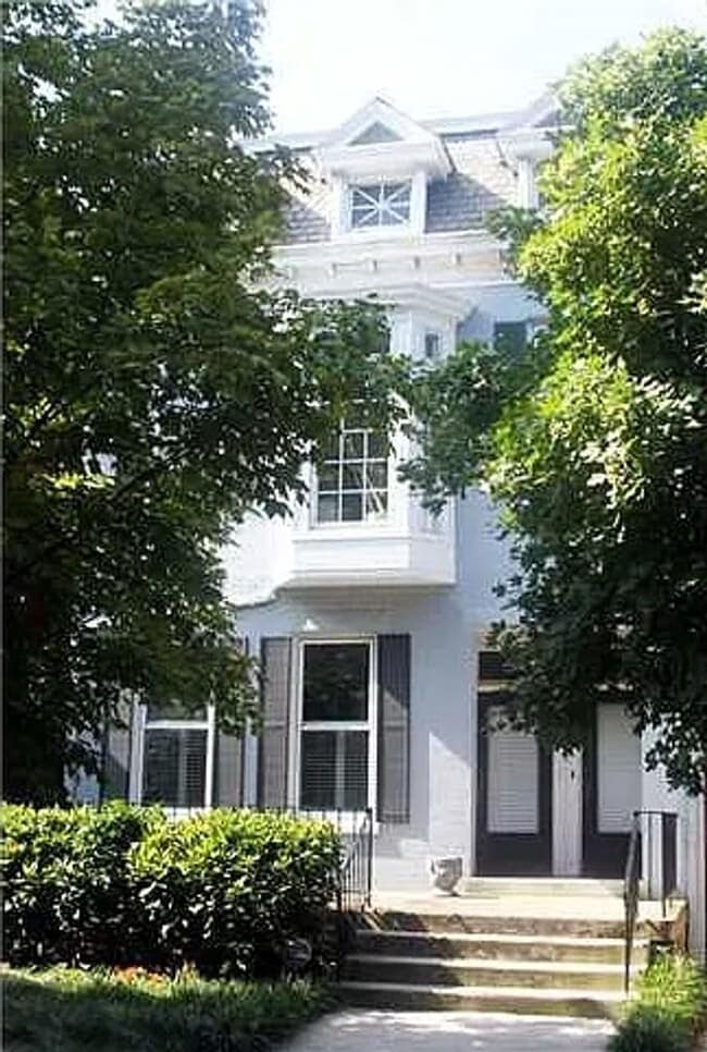 Building Photo - 2509 Hanover Ave Unit Apt A