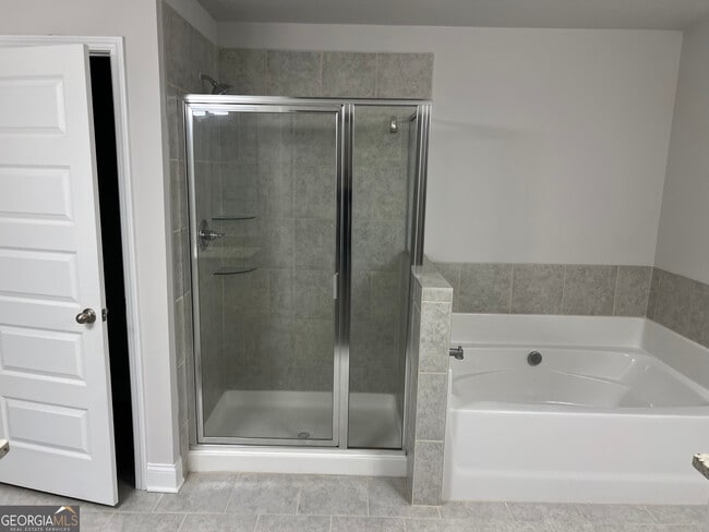 Photo - 932 Exposition Pte