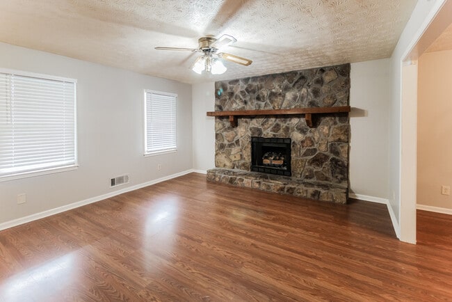 Photo - 1205 Masters Ln