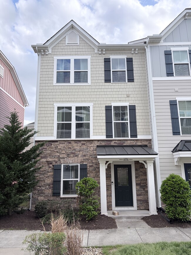 Building Photo - 606 Muddy Creek Rd