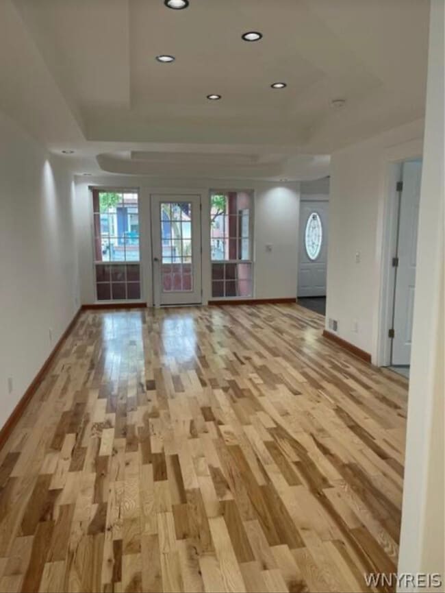 Building Photo - 48 Laurel St Unit A