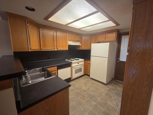 Photo - 2060 E Belmont St