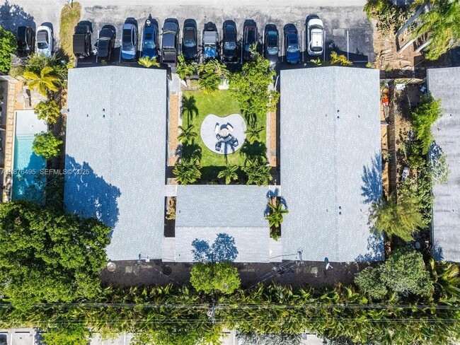 Building Photo - 2201 NE 14th Ave Unit 9