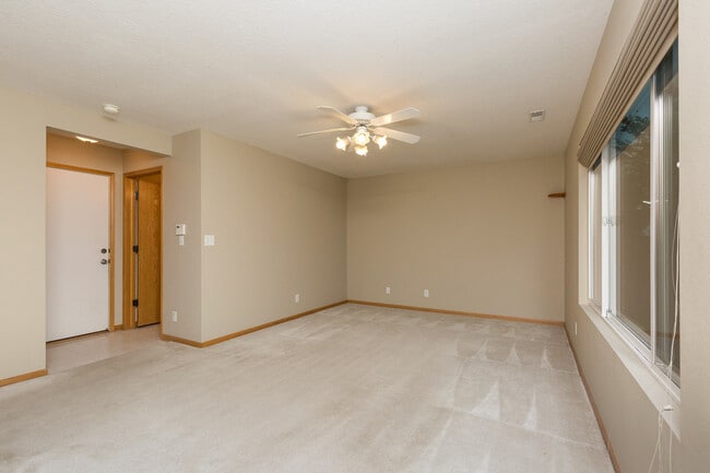Living room 2 - 505 SE Crabapple Dr