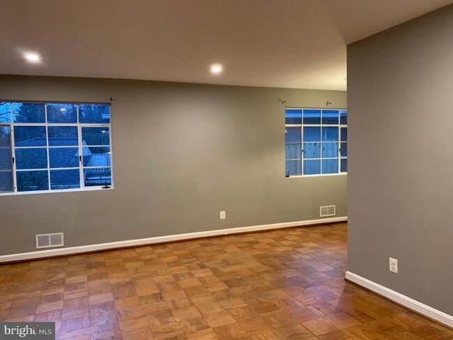 Building Photo - 857 N Jacksonville St Rental