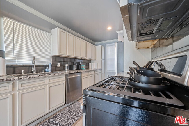 Building Photo - 1234 W 39th Pl Rental
