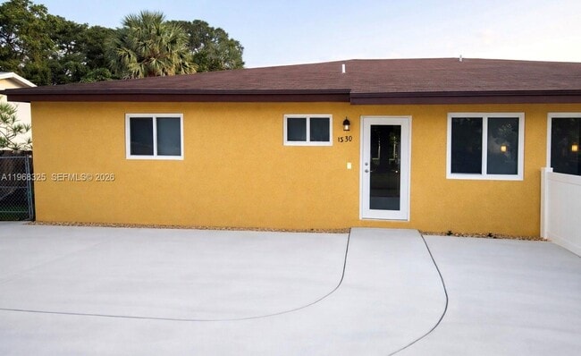 Building Photo - 1332 NW 7th Pl