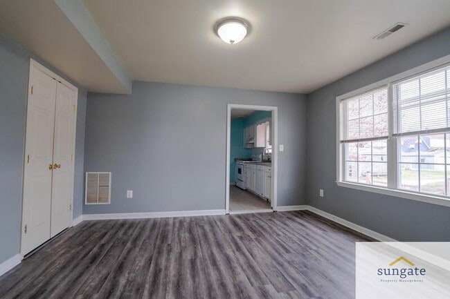 Photo - 123 Center St