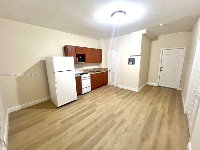 Building Photo - 8411 Biscayne Blvd Unit 5