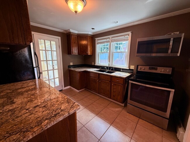 Building Photo - Adorable Single Family Home In Southeast P...