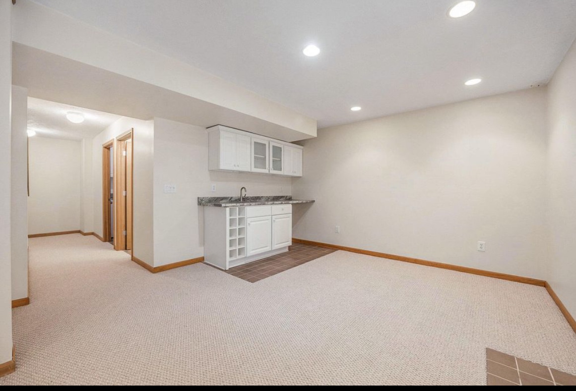 Photo - 270 Silverridge Dr