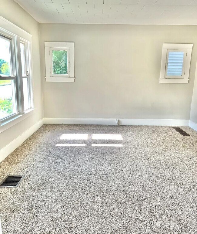 Photo - 5621 Prosser Ave