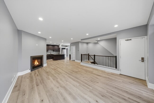 308 W Evergreen Ave Unit 1R