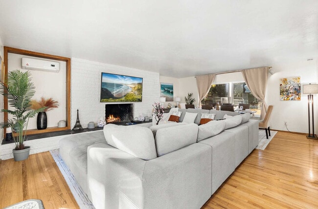 Photo - 4989 Randlett Dr Unit ID1464997P