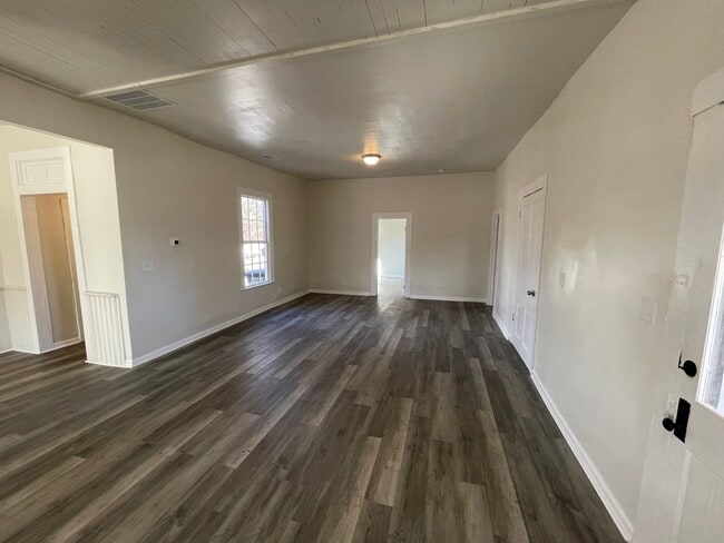 Photo - 10 Jeter Ave