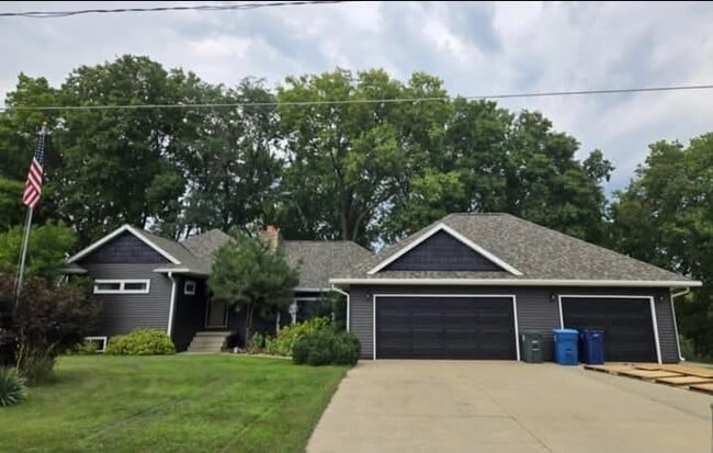 321 Belle St, Waterloo - 321 Belle St Unit 321 Belle St, Waterloo IA