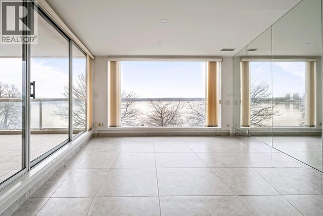 Photo - 2015 Beach Ave Unité 401