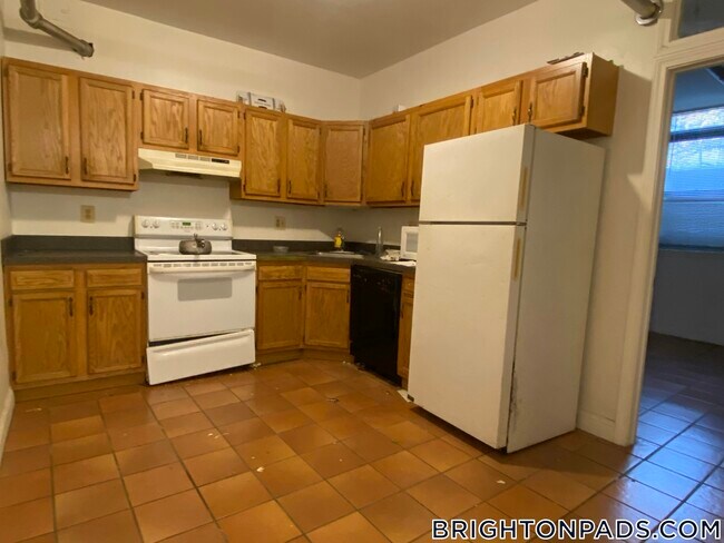 Building Photo - 27 Egremont Rd Unit B Rental
