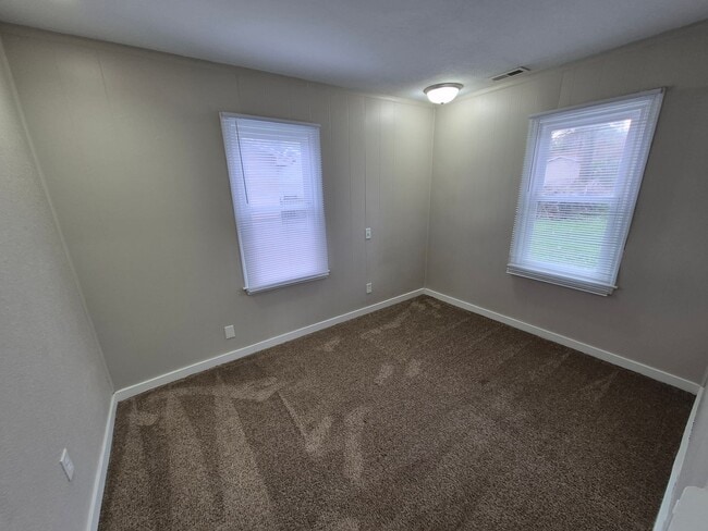 Photo - 2 bedroom home with 1+ car garage, pet fri...