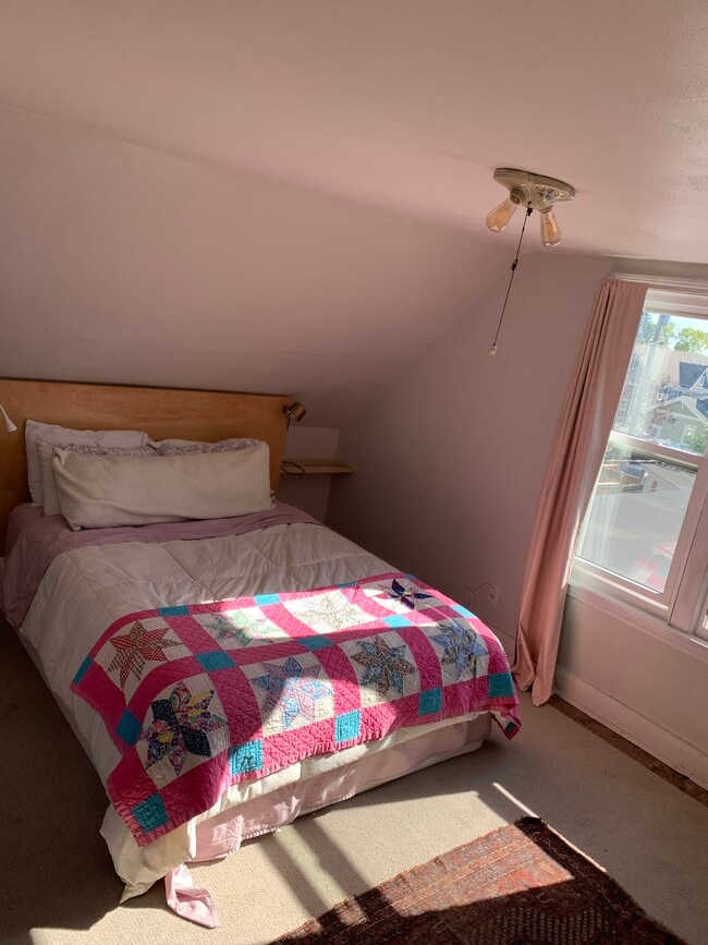 Photo - 620 E 7th St