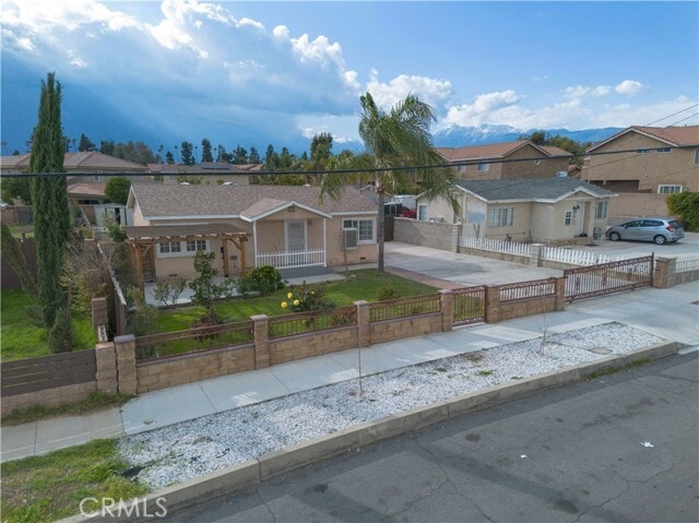 Building Photo - 414 S Linden Ave