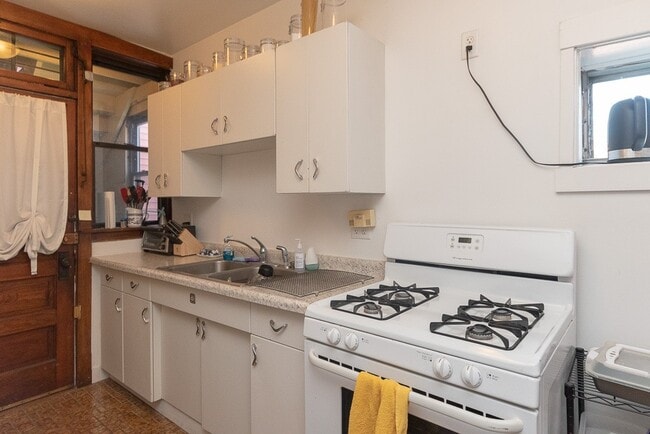 Photo - 3621 N Paulina St Unit J01P