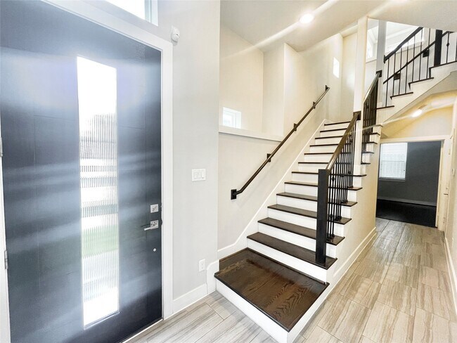 Photo - 5811 Petty St