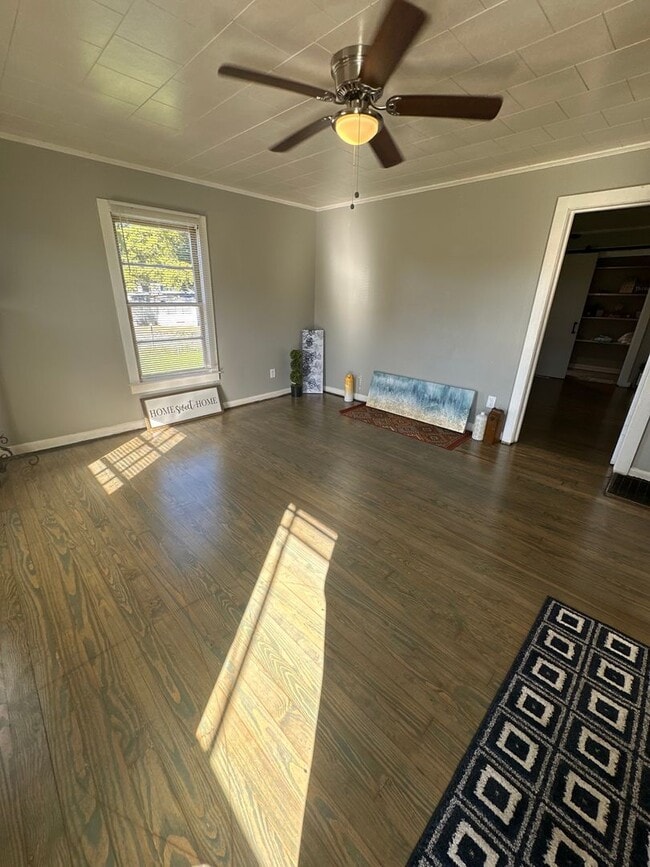 3102 S Railroad St