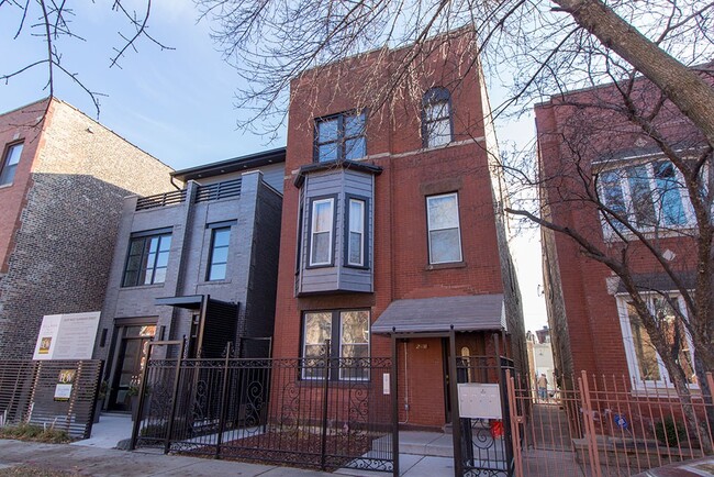 Photo - 2631 W Superior St Apartments Unit 1