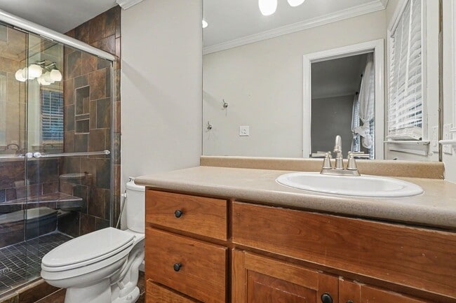 Photo - 290 University Cir