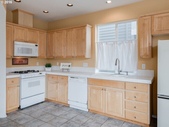 Kitchen - 6241 SW 205th Avenue
