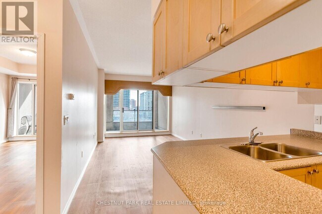 Photo - 909 Bay St. Unité 710