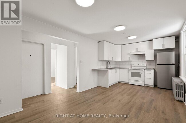 Photo - 639 Somerset St W Unité #3