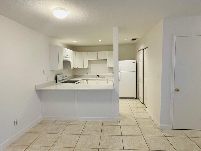 Building Photo - 4758 Sunny Palm Cir Unit a Rental