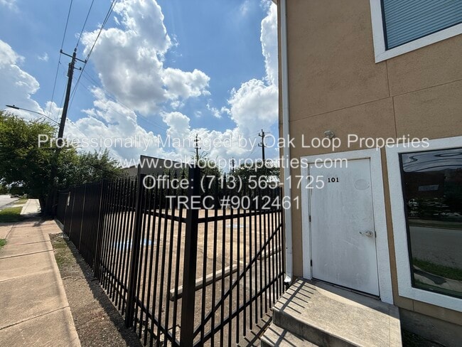 Photo - 2724 Crossview Dr Unit 207