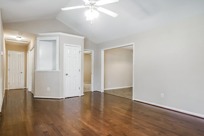 Photo - 621 Groveton Trail