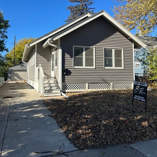 Building Photo - 1203 S West Ave