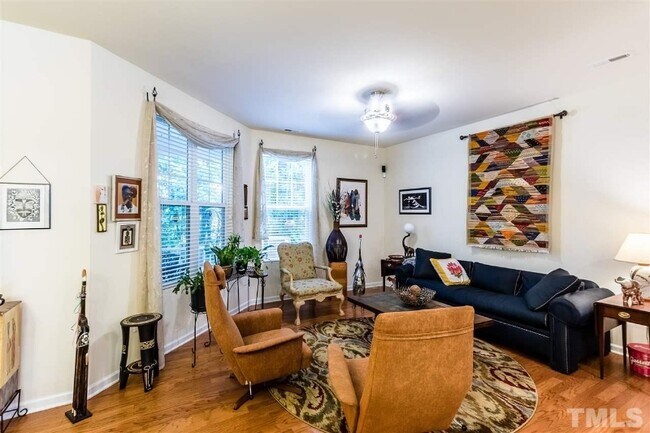 Photo - 922 Saratoga Dr