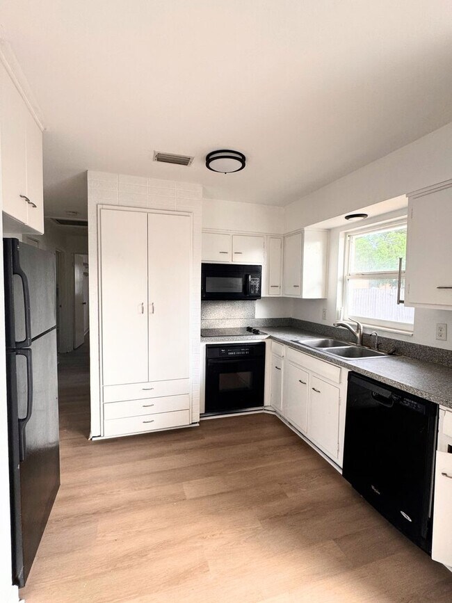 Photo - Newly Renovated 3-Bed/2-Bath Home – Large Yard & Fenced Privacy!