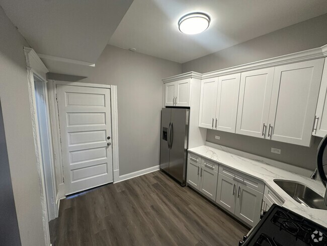 Building Photo - 6426 S Ingleside Ave Unit 2 Rental