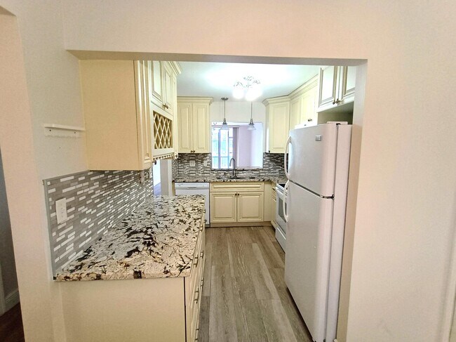 Photo - 777 S Federal Hwy Unidad E105