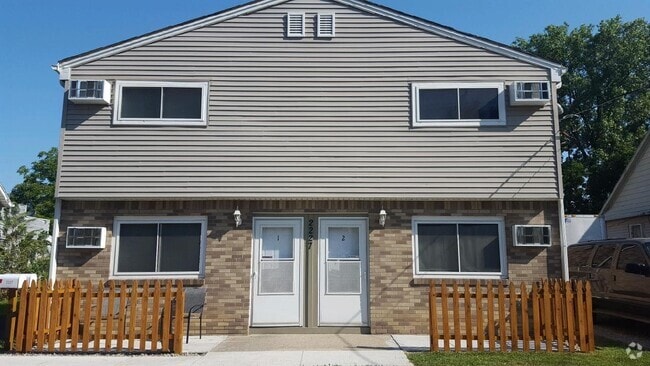 Building Photo - 2227 Seaman St Unit #1 Rental