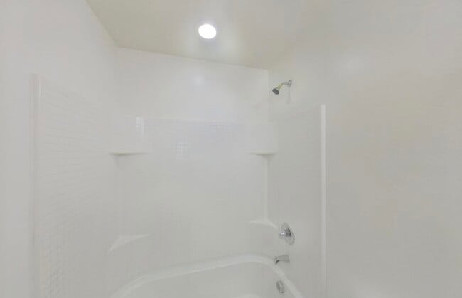 Building Photo - Ready Now!