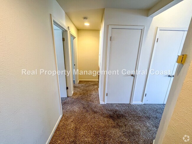 Building Photo - AVAILABLE APRIL - Upstairs San Luis Obispo... Rental