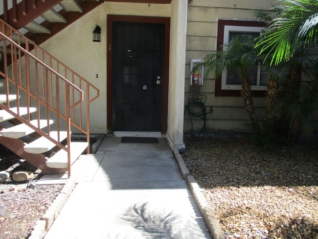 Building Photo - Desirable Chula Vista 2 Bedroom 2 Bath Condo! Unit 1