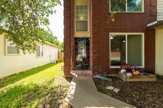 Photo - Beautiful 3 Bedroom, 2 bathroom!